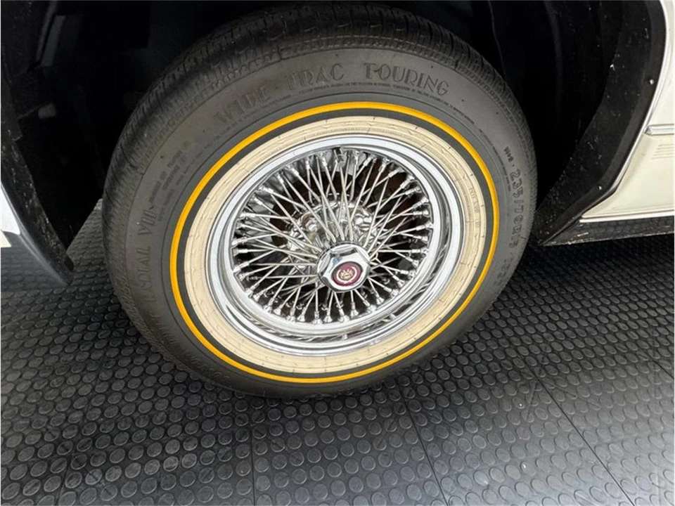 1992 Cadillac Brougham - Image 12 of 31