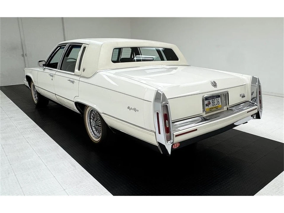 1992 Cadillac Brougham - Image 3 of 31