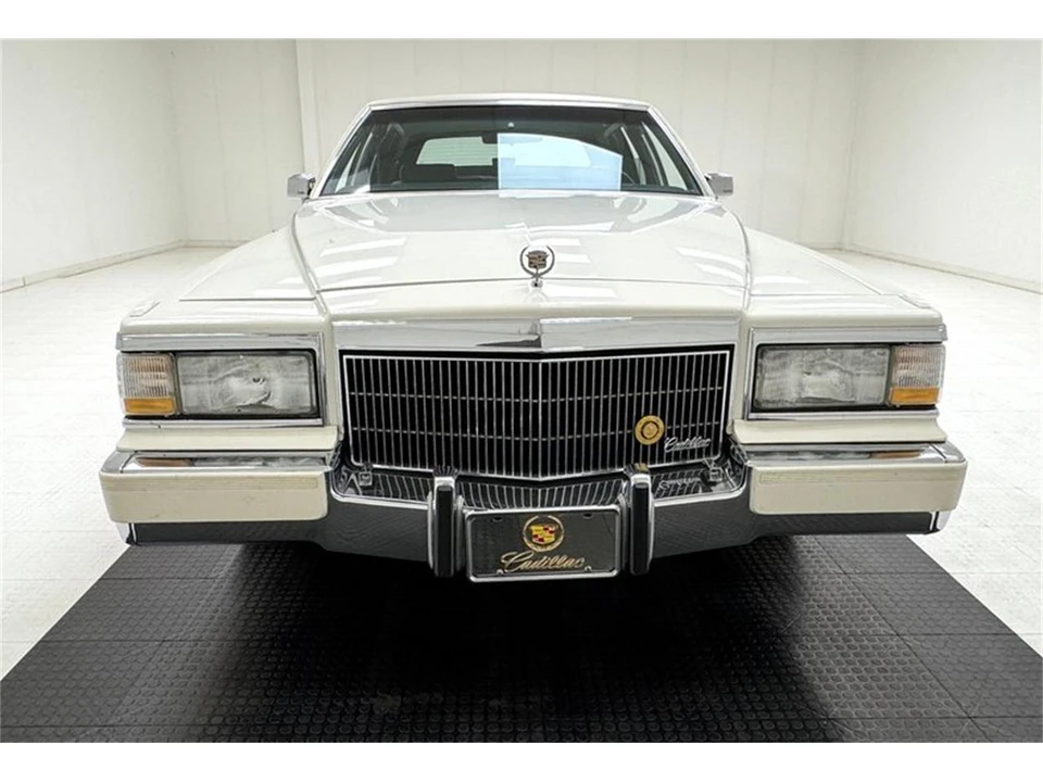 1992 Cadillac Brougham - Image 8 of 31