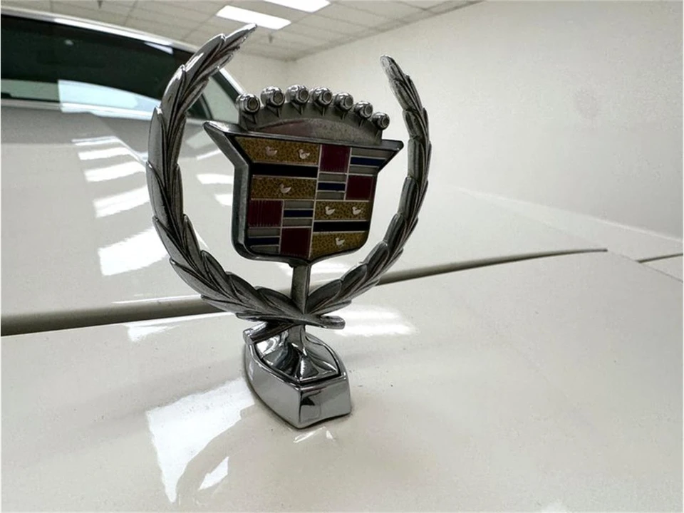 1992 Cadillac Brougham - Image 10 of 31