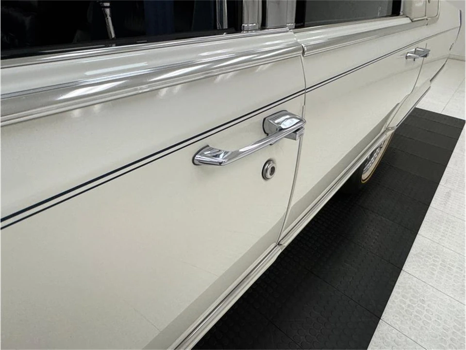 1992 Cadillac Brougham - Image 16 of 31