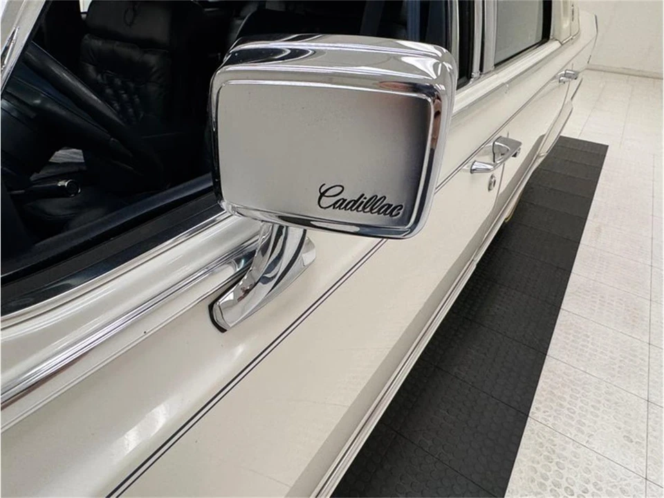 1992 Cadillac Brougham - Image 15 of 31