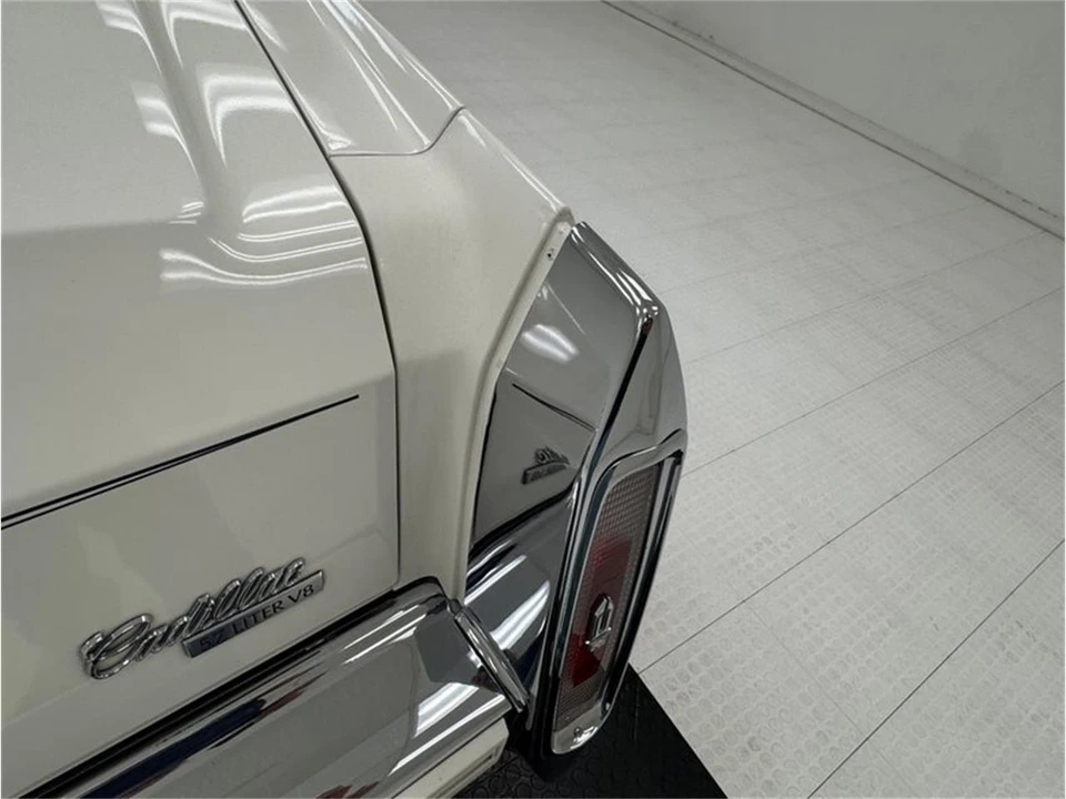 1992 Cadillac Brougham - Image 27 of 31