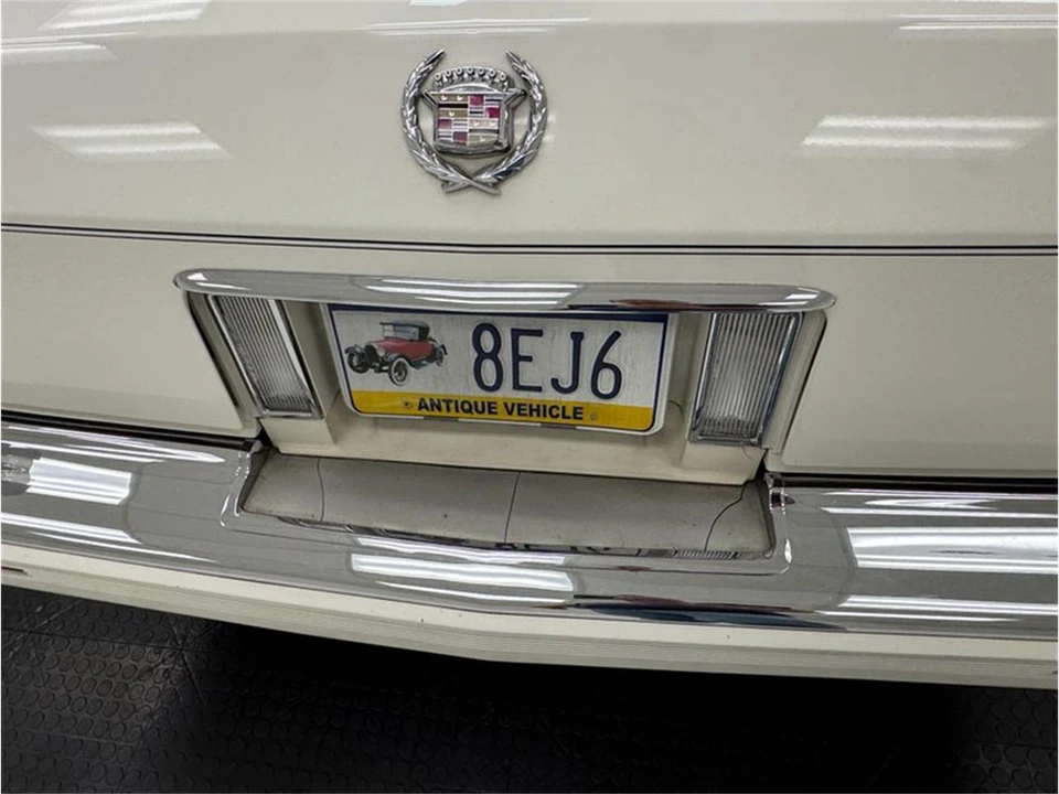 1992 Cadillac Brougham - Image 29 of 31