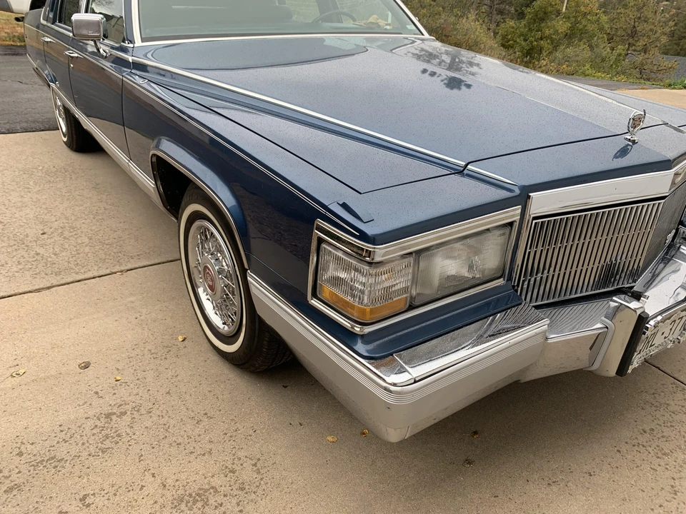 1992 Cadillac Brougham - Image 27 of 31