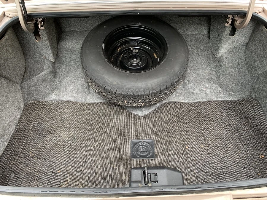 1992 Cadillac Brougham - Image 9 of 12
