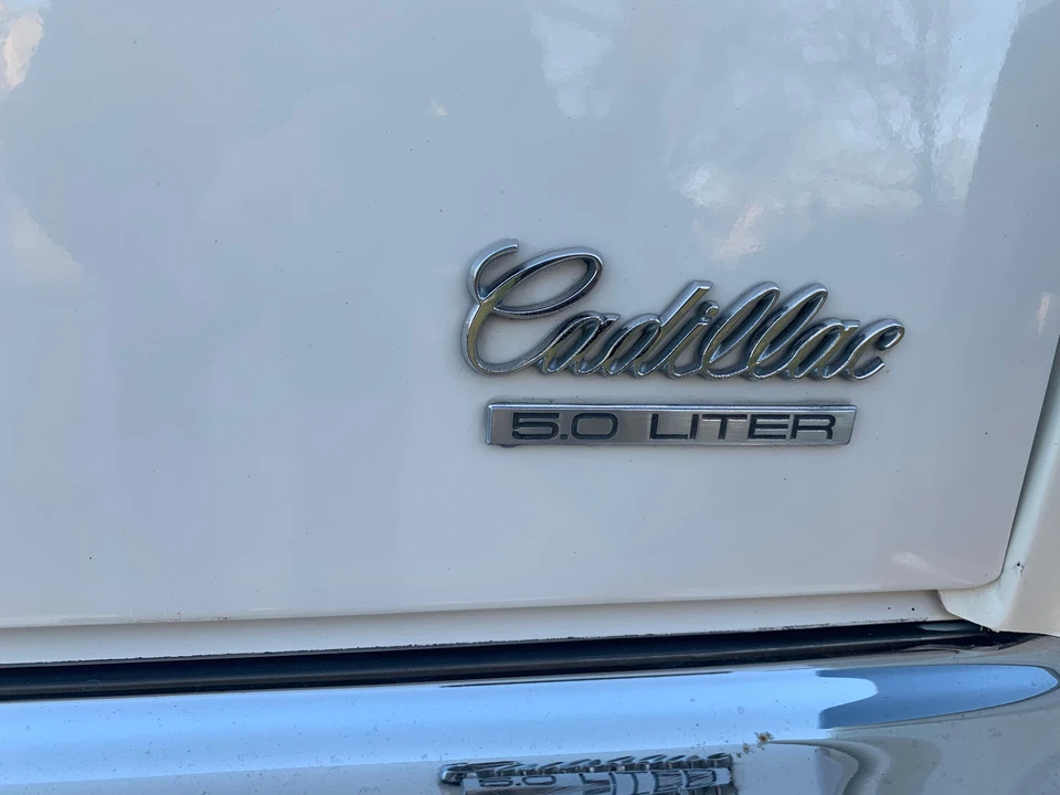 1992 Cadillac Brougham - Image 18 of 31