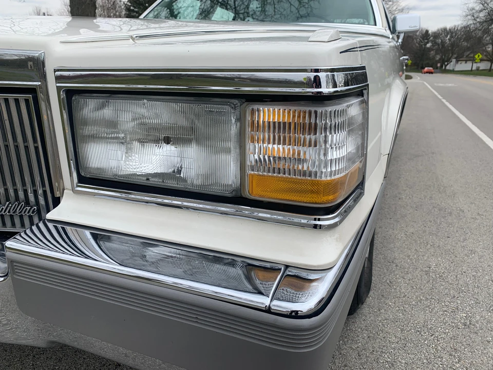 1992 Cadillac Brougham - Image 15 of 31