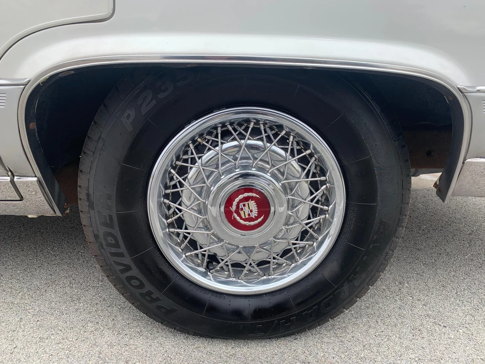 1992 Cadillac Brougham - Image 31 of 31