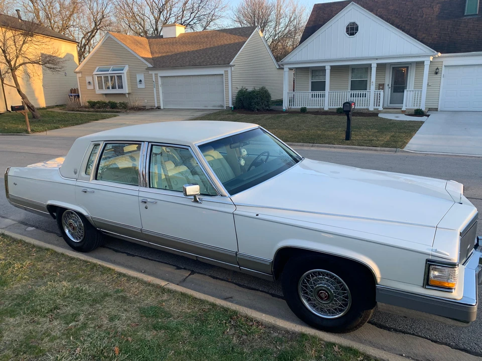 1992 Cadillac Brougham - Image 11 of 31