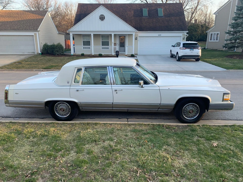 1992 Cadillac Brougham - Image 10 of 31