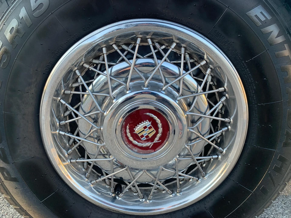 1992 Cadillac Brougham - Image 29 of 31