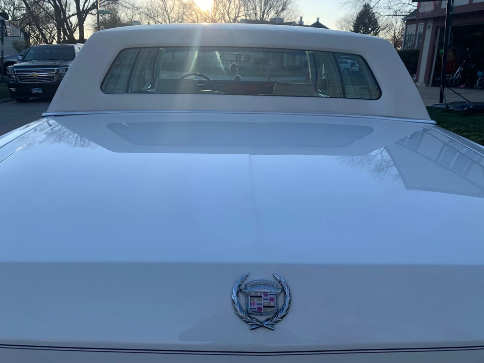 1992 Cadillac Brougham - Image 17 of 31