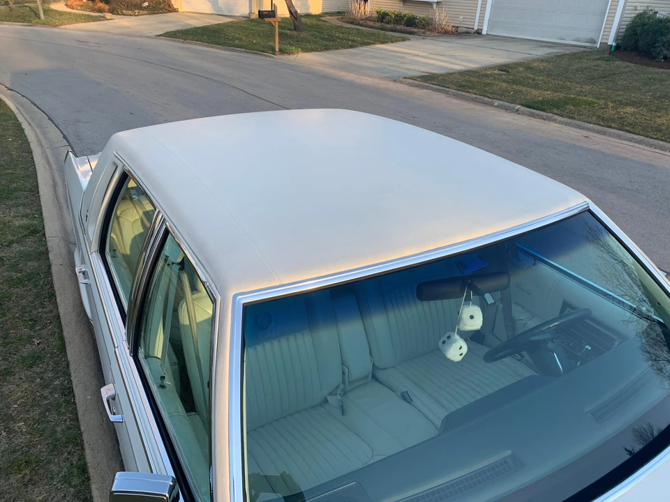 1992 Cadillac Brougham - Image 22 of 31