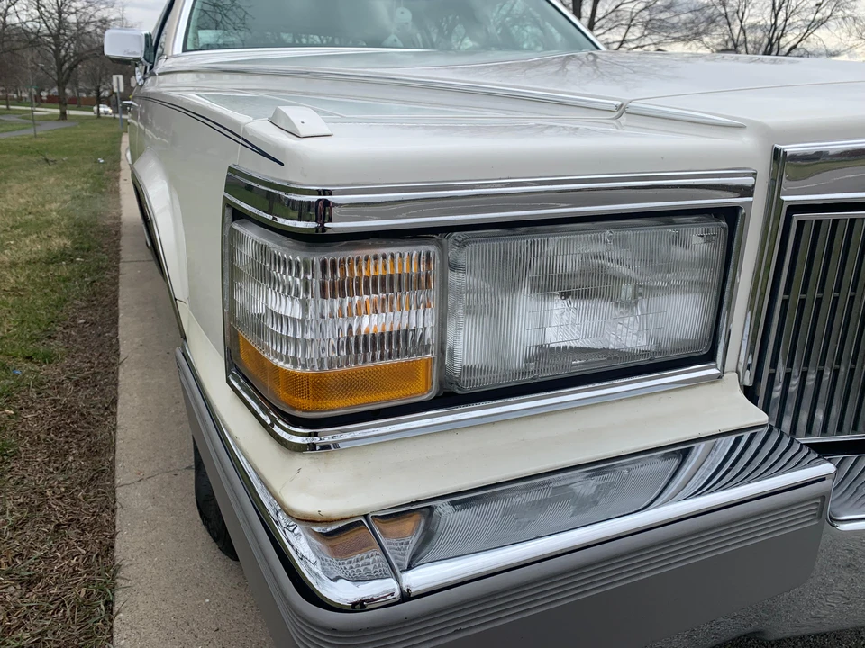 1992 Cadillac Brougham - Image 13 of 31