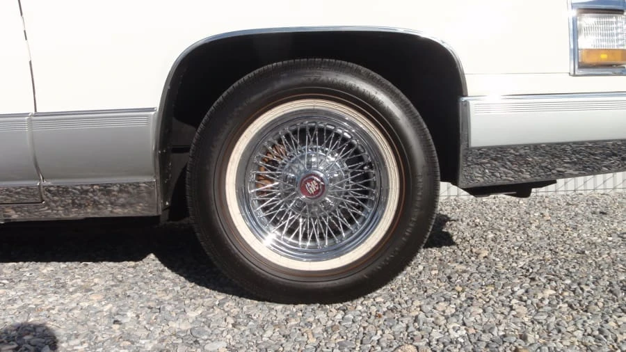 1992 Cadillac Brougham - Image 3 of 15