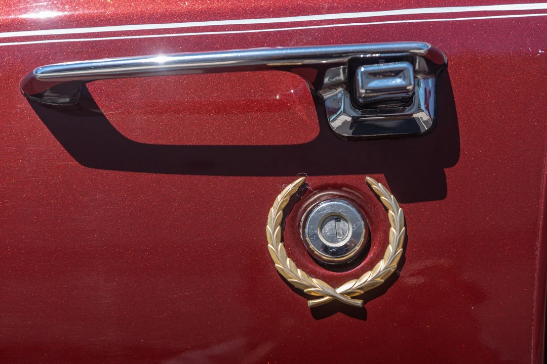 1992 Cadillac Brougham - Image 26 of 31