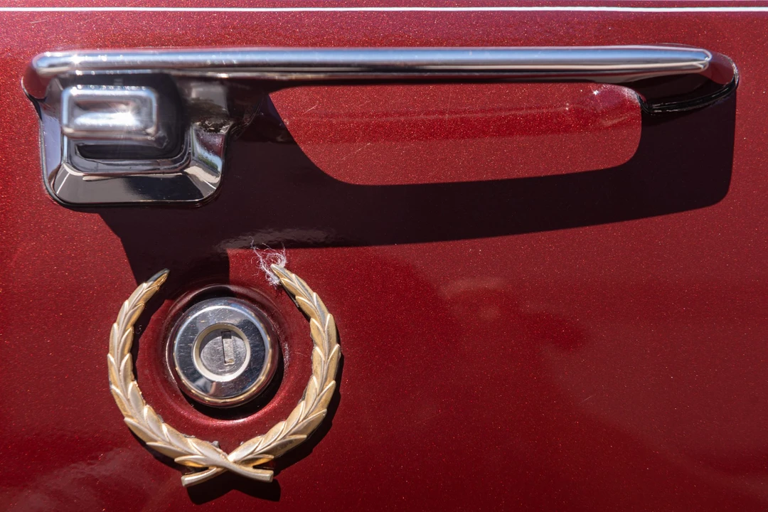 1992 Cadillac Brougham - Image 27 of 31