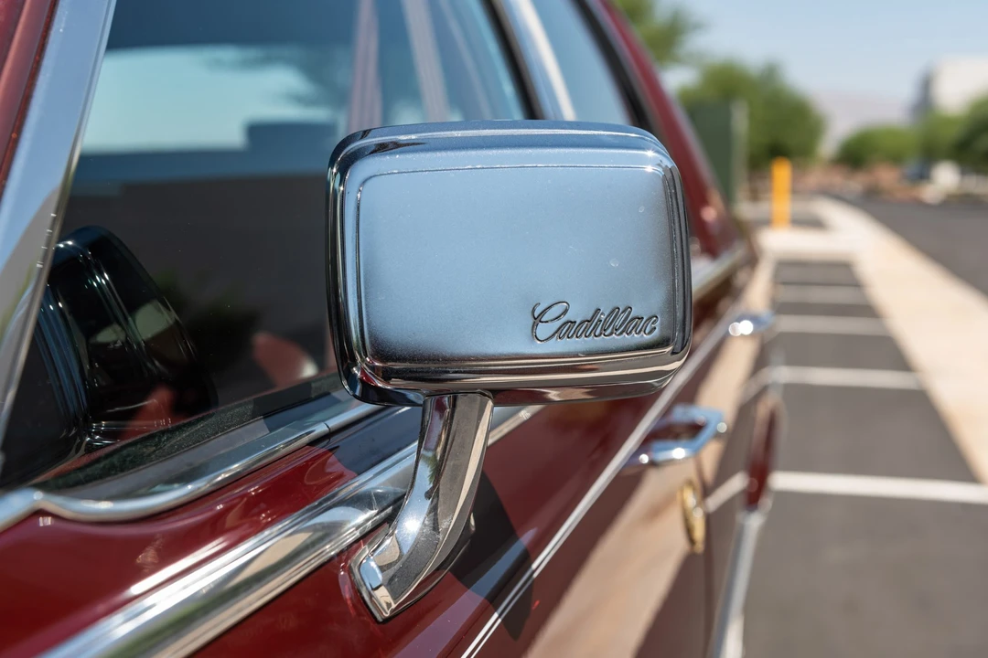 1992 Cadillac Brougham - Image 24 of 31