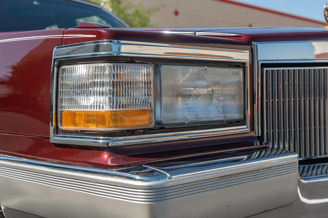 1992 Cadillac Brougham - Image 13 of 31