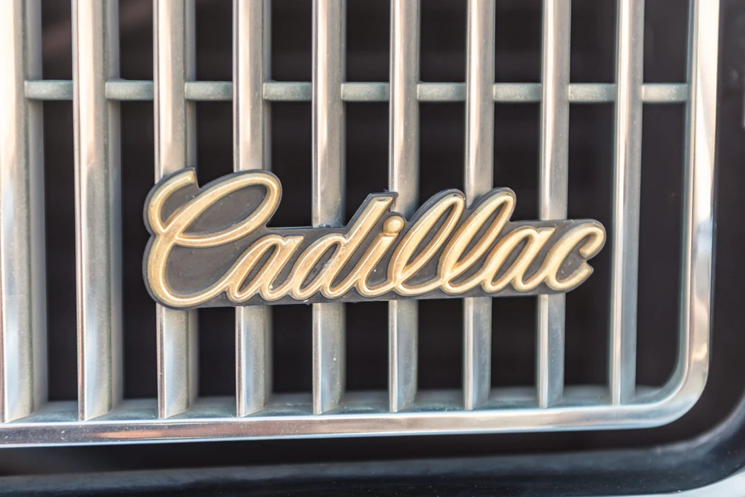 1992 Cadillac Brougham - Image 18 of 31