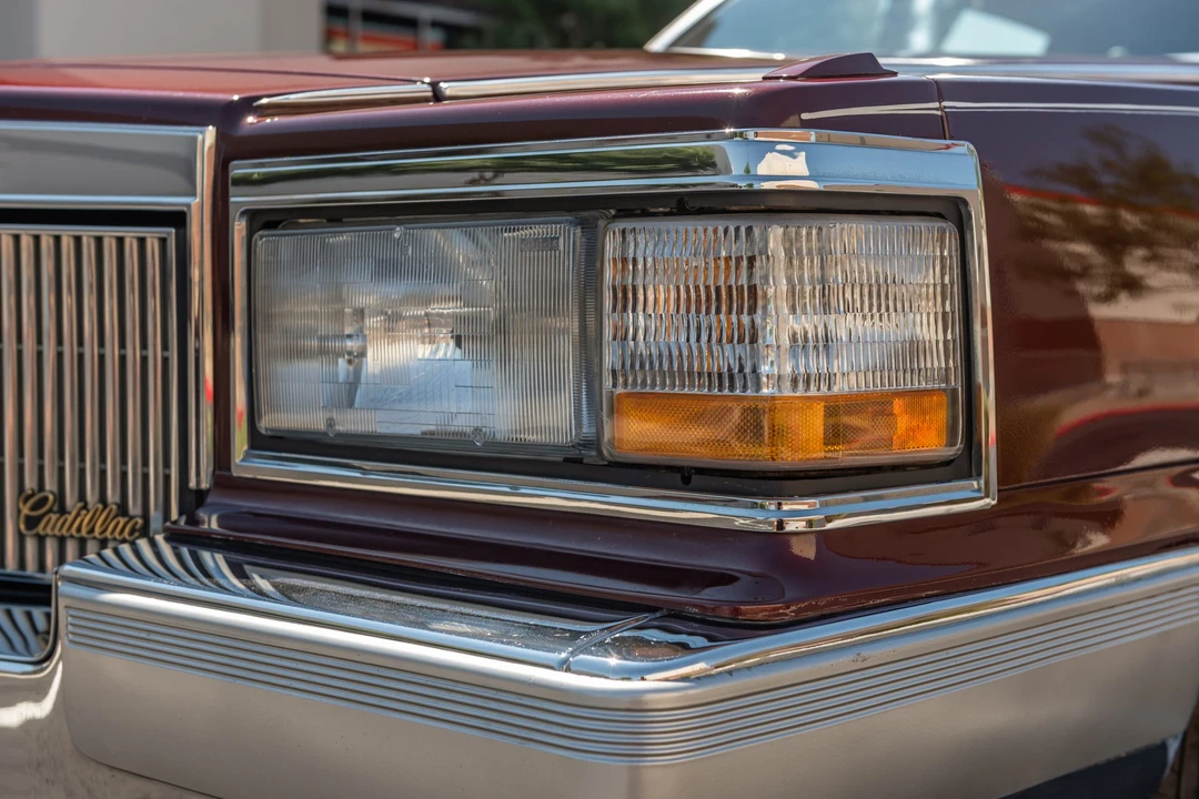 1992 Cadillac Brougham - Image 14 of 31
