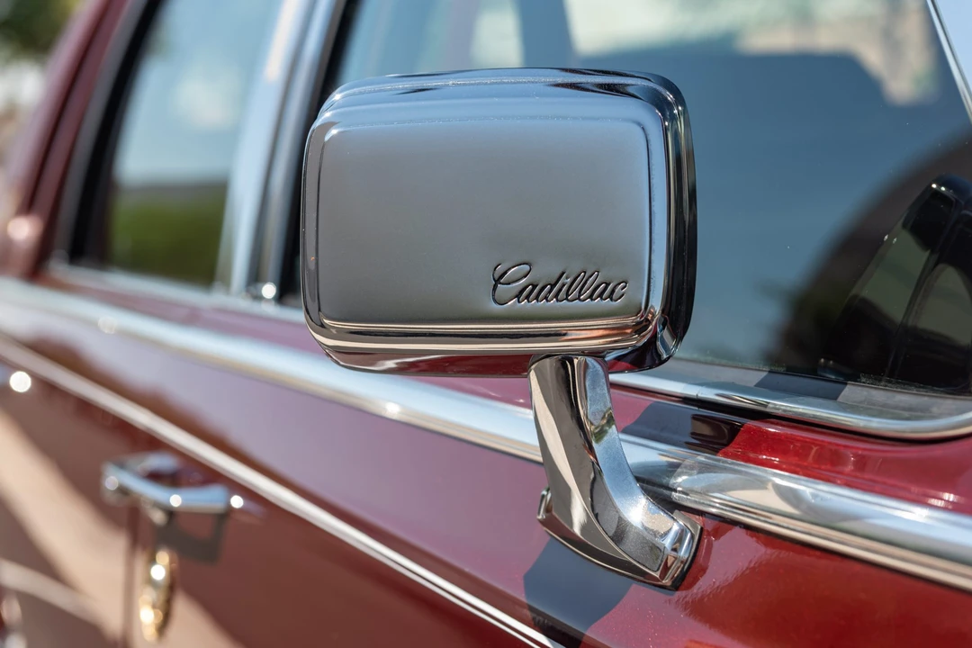 1992 Cadillac Brougham - Image 25 of 31