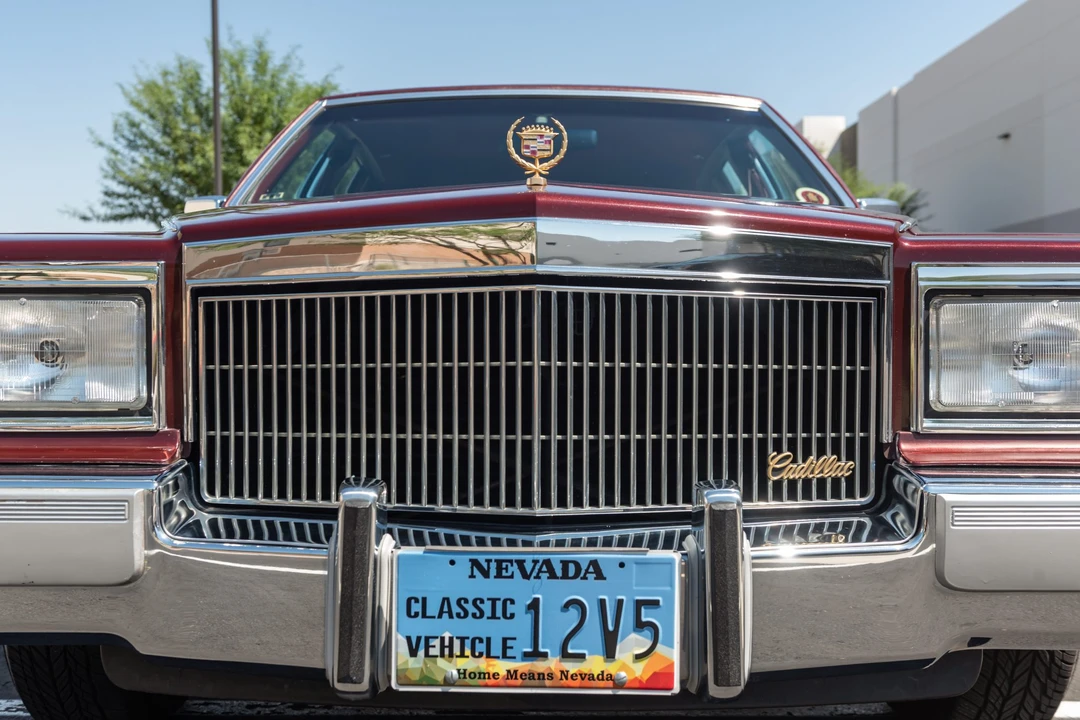1992 Cadillac Brougham - Image 17 of 31