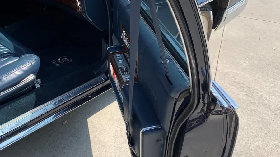 1992 Cadillac Brougham - Image 8 of 24