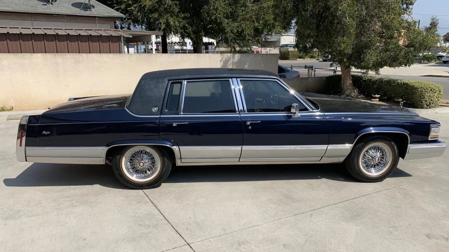 1992 Cadillac Brougham - Image 22 of 24
