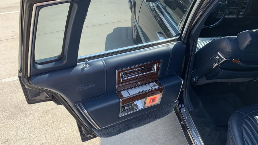 1992 Cadillac Brougham - Image 9 of 24