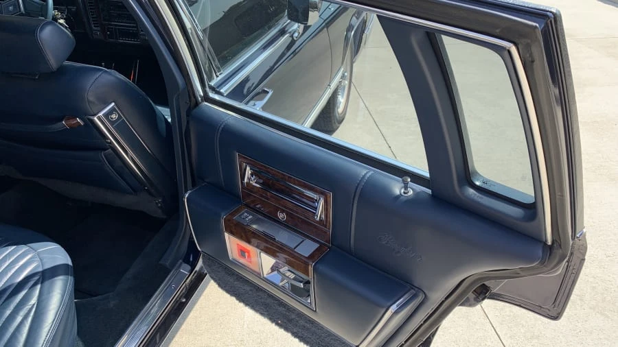 1992 Cadillac Brougham - Image 11 of 24