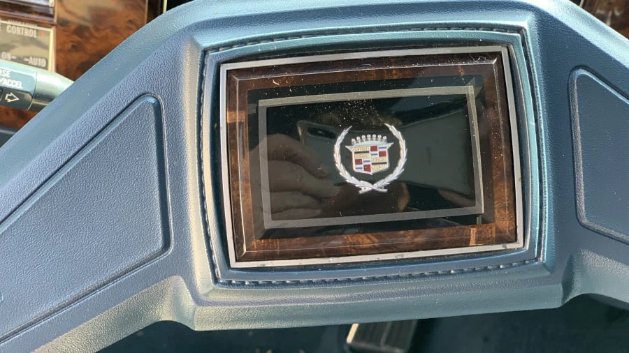 1992 Cadillac Brougham - Image 3 of 24