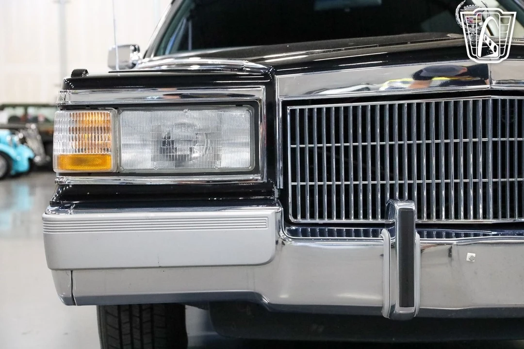 1992 Cadillac Brougham - Image 10 of 12