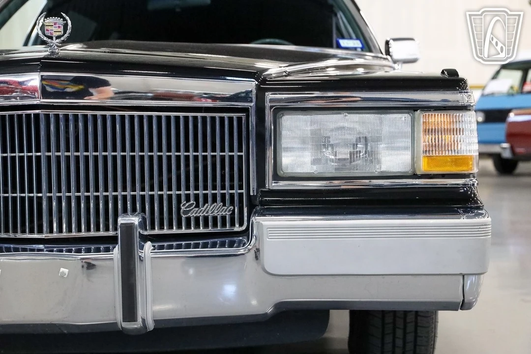 1992 Cadillac Brougham - Image 11 of 12