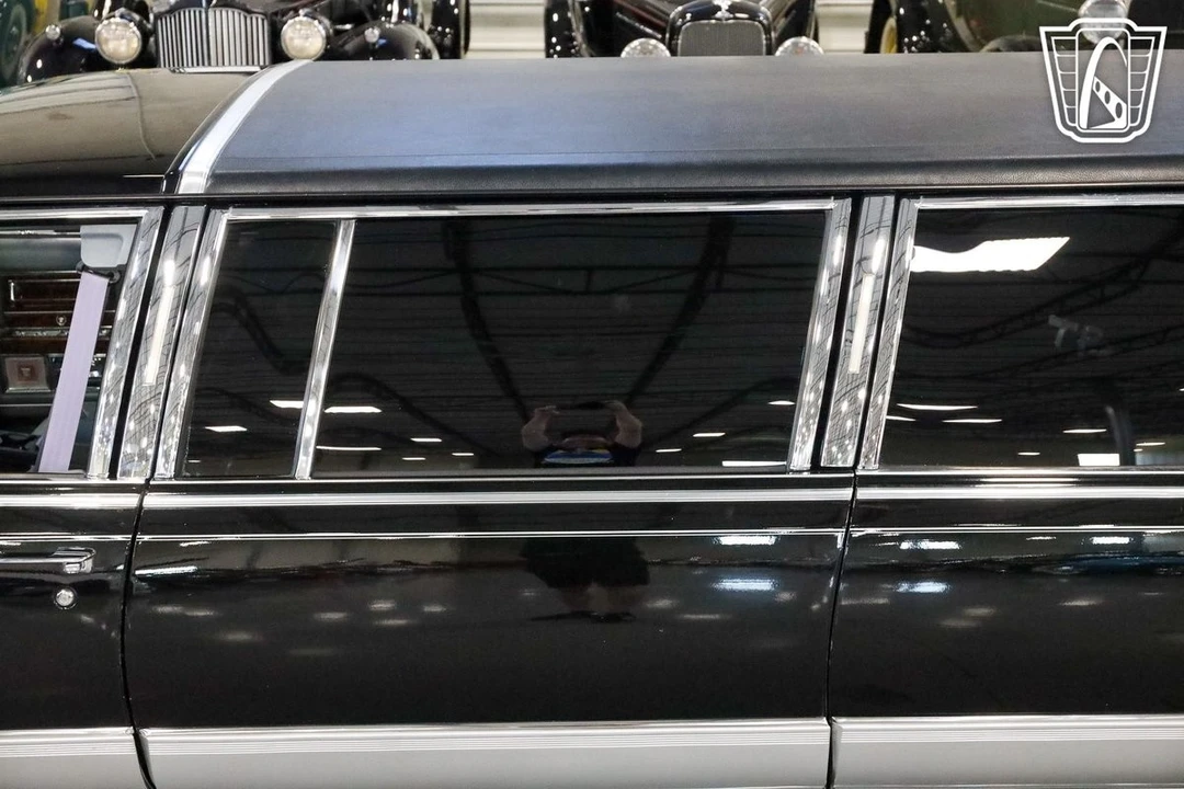 1992 Cadillac Brougham - Image 17 of 21