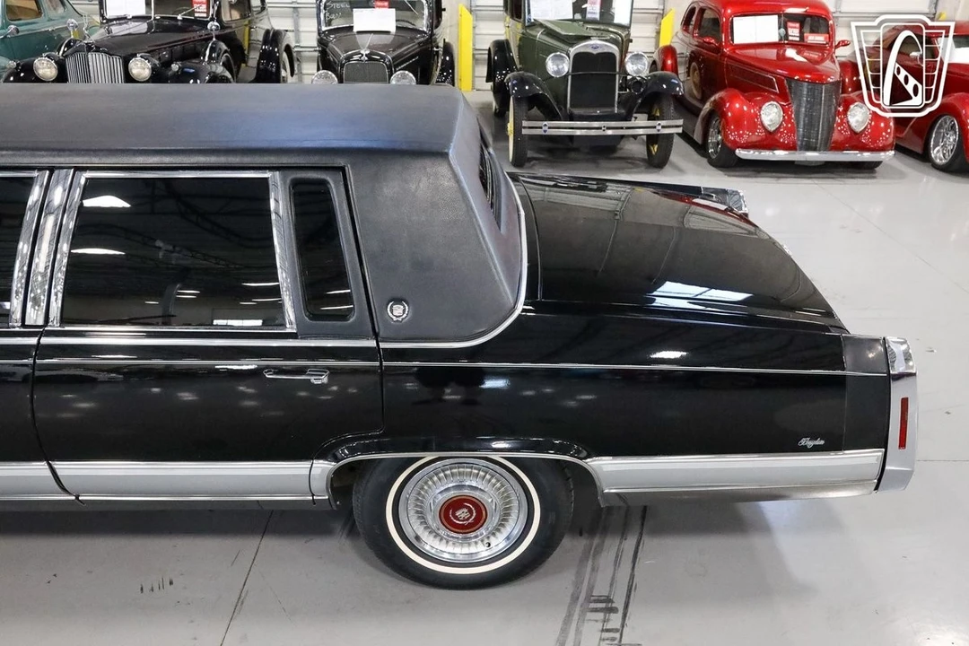 1992 Cadillac Brougham - Image 20 of 21