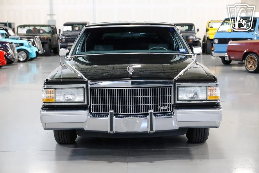 1992 Cadillac Brougham - Image 5 of 21