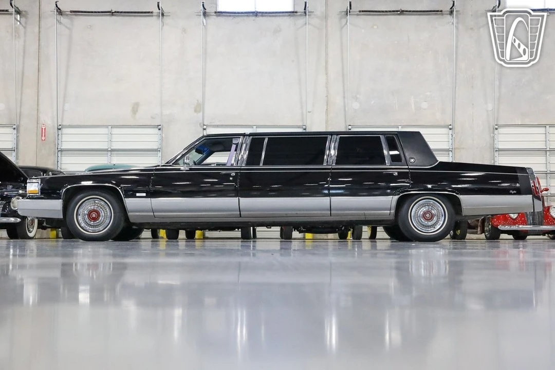 1992 Cadillac Brougham - Image 13 of 21