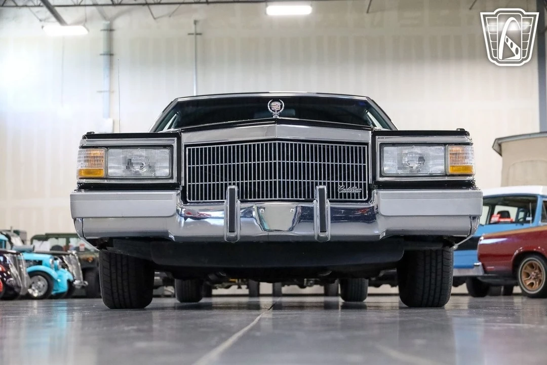 1992 Cadillac Brougham - Image 7 of 12