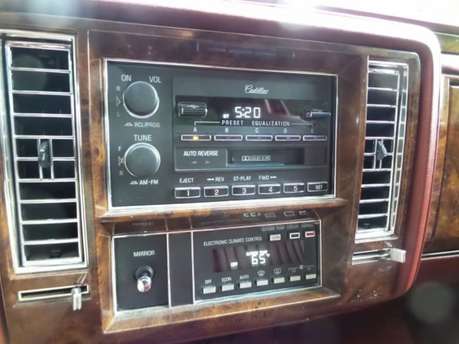 1992 Cadillac Brougham - Image 18 of 22
