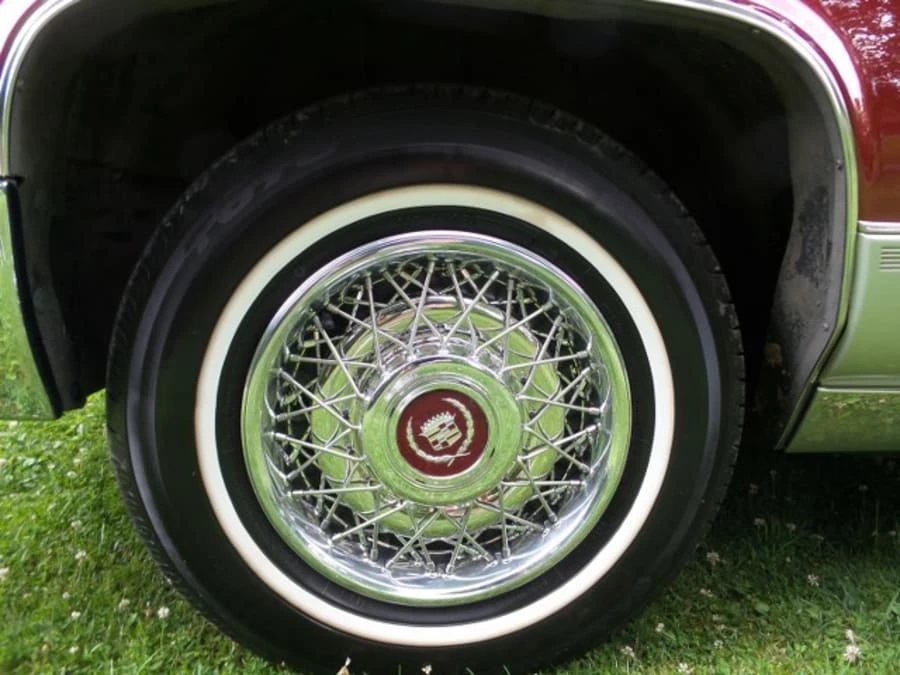 1992 Cadillac Brougham - Image 9 of 22