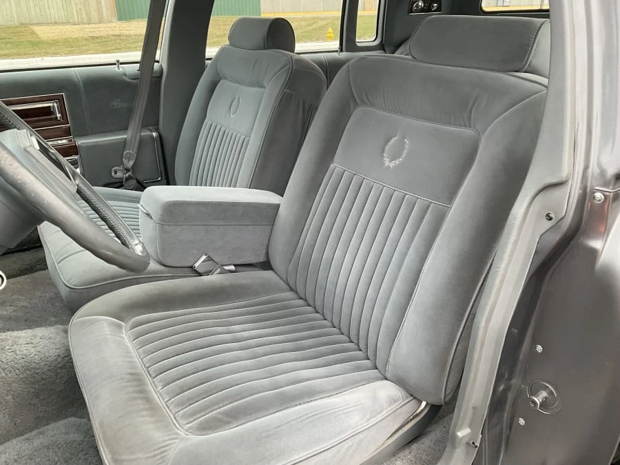 1992 Cadillac Brougham - Image 10 of 18