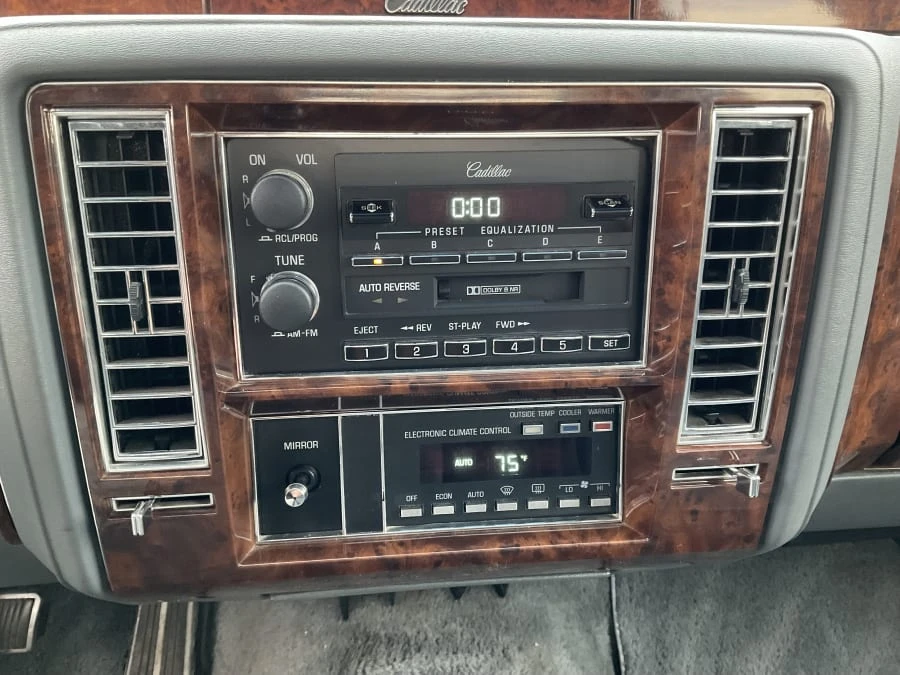 1992 Cadillac Brougham - Image 11 of 18