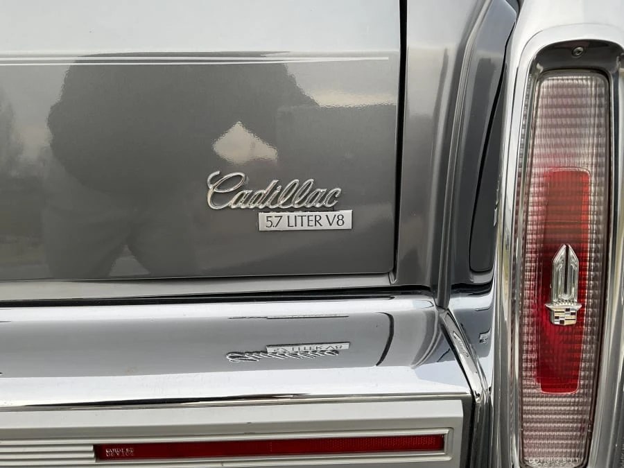 1992 Cadillac Brougham - Image 9 of 18