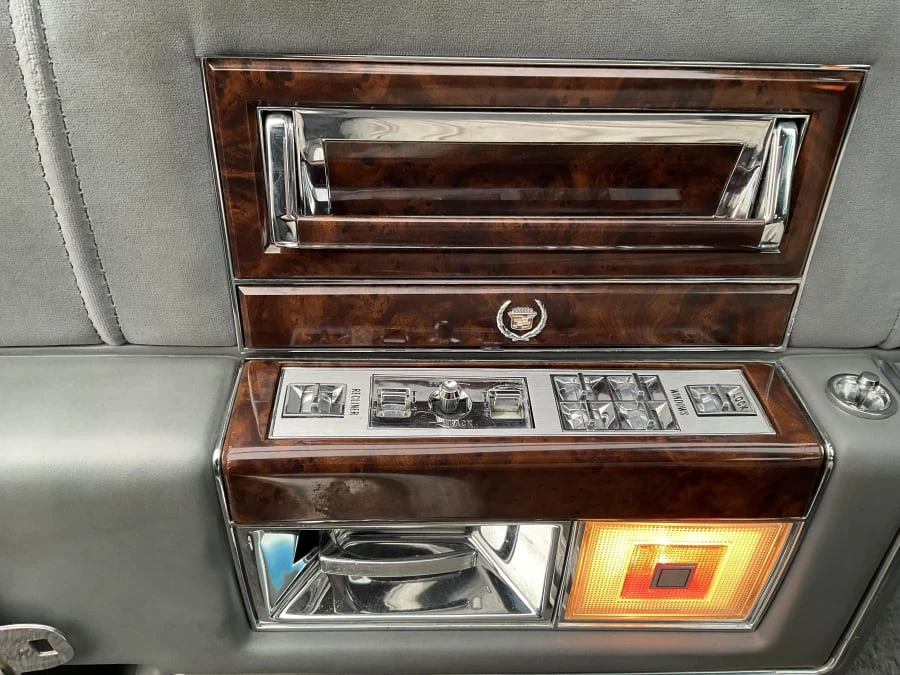 1992 Cadillac Brougham - Image 15 of 18