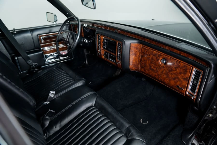 1992 Cadillac Brougham - Image 21 of 31