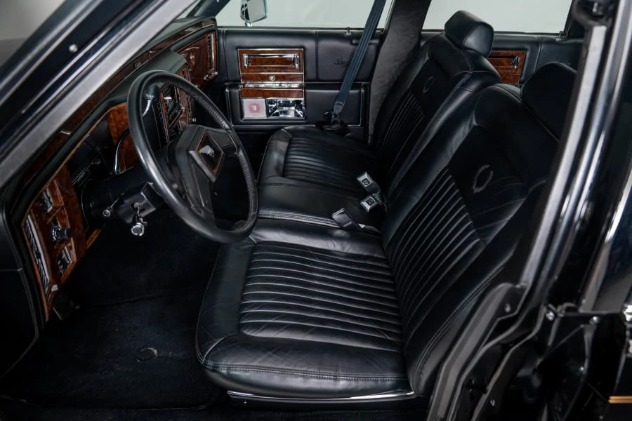 1992 Cadillac Brougham - Image 24 of 31