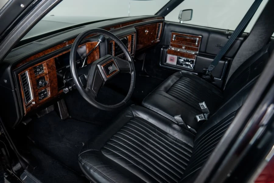 1992 Cadillac Brougham - Image 28 of 31