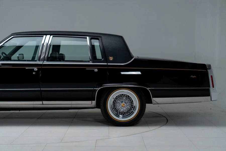 1992 Cadillac Brougham - Image 8 of 31